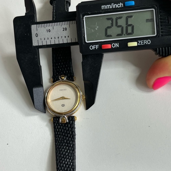 Gucci 4500L Gold Black ladies Watch. - Picture 14 of 16
